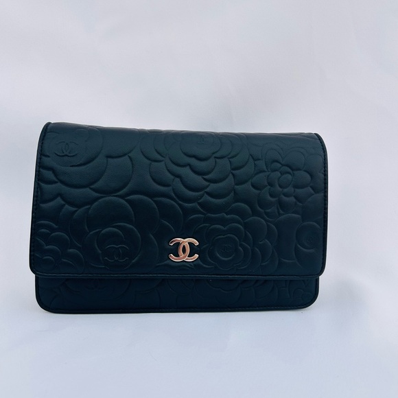Chanel Camellia WOC - Picture 1 of 9